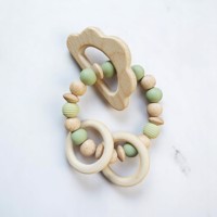 Houten rammelaar wolkje khaki