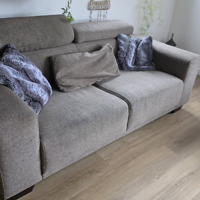 2,5 en 3 zits bankstel met hocker