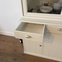 Tweedelige vitrinekast