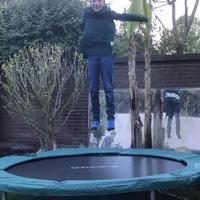 Trampoline met beschermnet