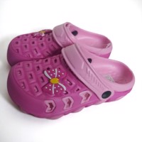 crocs donkerroze met strikje 30