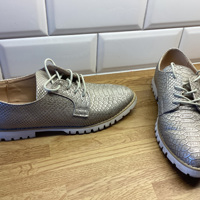 Beige lage schoen