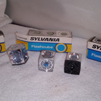 9 Sylvania Flash cubes