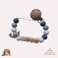 nr 6 noekies naam speenkoord dino langnek grijs wit