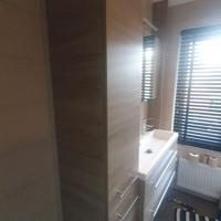 Badkamerkast, wastafel en spieglekastje