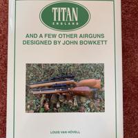 Boek over Titan / John Bowkett