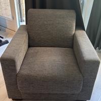 Grijze fauteuil