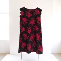 Luchtige zomerjurk zwart rood L