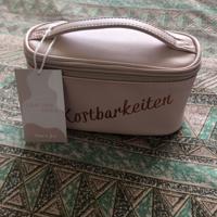 leuk voor de jonge dames nieuw ovaal toillettasje