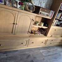 groot wandmeubel met veel bergruimte