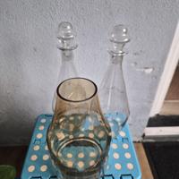 Glazen karaffen, vazen en fruitschaal