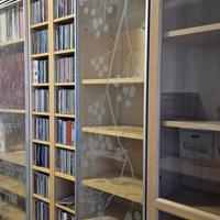 Mooie grote kast met prachtige deurtjes 