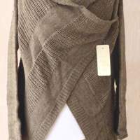 Gebreide poncho / vest lange mouwen 1 maat 36/40 (nieuw)  