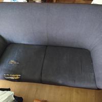 Bank, bekleding is versleten, maar verder nog goed te gebruiken.  