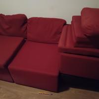 Zit slaapbank. Staat in de weg. 