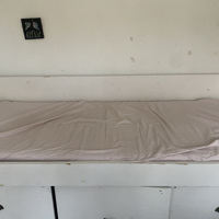 Bed met ladens en matras 