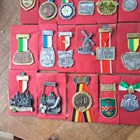 18 stuks Duitse wandeltochten  medailles 