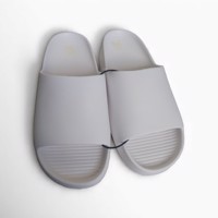 Heren slippers effen wit 45