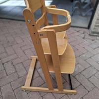 Houten kinderstoel met afneembare beugel