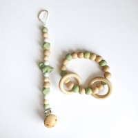 Baby giftset speenkoord + rammelaar dino nek khaki