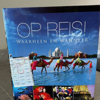 Vele boeken in goede staat om af te halen om ruimte in boekenkast te krijgen