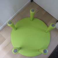 ronde lage tafel van kunststof