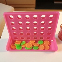 4 op een rij spel , roze mini formaat 7,5cm x 4,5cm