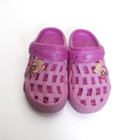 Crocs slipper schoen verticaal pink fuchsia met meisje 32