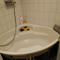 Hoek bad, wit met badrand, niet op foto