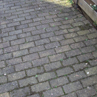 12m² straatklinkers.