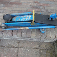 Te koop aangeboden Auto krik