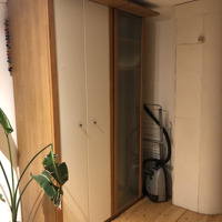 Kledingkast witte en glazen deuren (totaal 2 stuks)