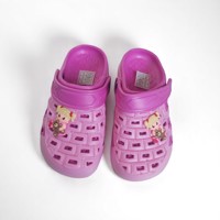 Crocs horizontaal pink fuchsia met meisje 31