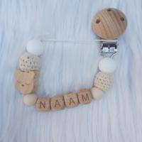 Gepersonaliseerde naam speen koord met houten beertje beige