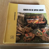 Boek ; koken in de open lucht (BBQ) LEKKERBEKKEN TOP