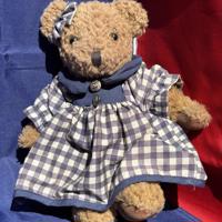 Schattig beertje met geblokt jurkje en strik 20 cm