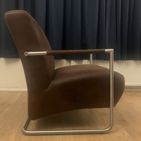 Bruine vegan suède fauteuil – comfortabele designstoel