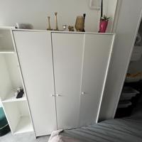 Driedeurs kledingkast