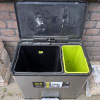 Roestvrijstalen prullenbak met twee compartimenten