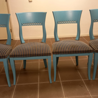  4 stoelen met stoffen bekleding