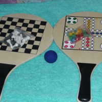 Houten spel bats (schaken, Mens erger je niet, bal) 