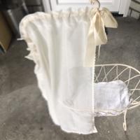 Poppenwieg van ijzer met bekleding (zie foto&#x2019;s)