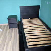 IKEAbed met nachtkastje