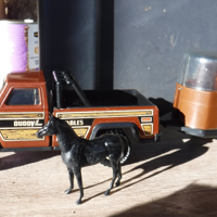 Vintage Buddy stables pickup met horse trailer A