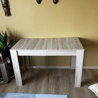 Eettafel van grenenhout 