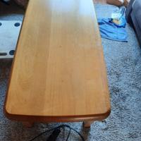 Leuke grote eiken salontafel met twee laadjes