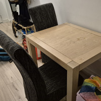 Tafel met stoelen