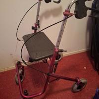 Rollator licht van gewicht.  Zgan