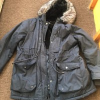 nieuwe warm gevoerde jas klaar voor de winter