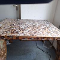 Zelfgemaakte tafel van hout